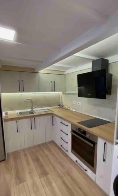 Lovely Apartment In Pogradec City With A Lake View المظهر الخارجي الصورة